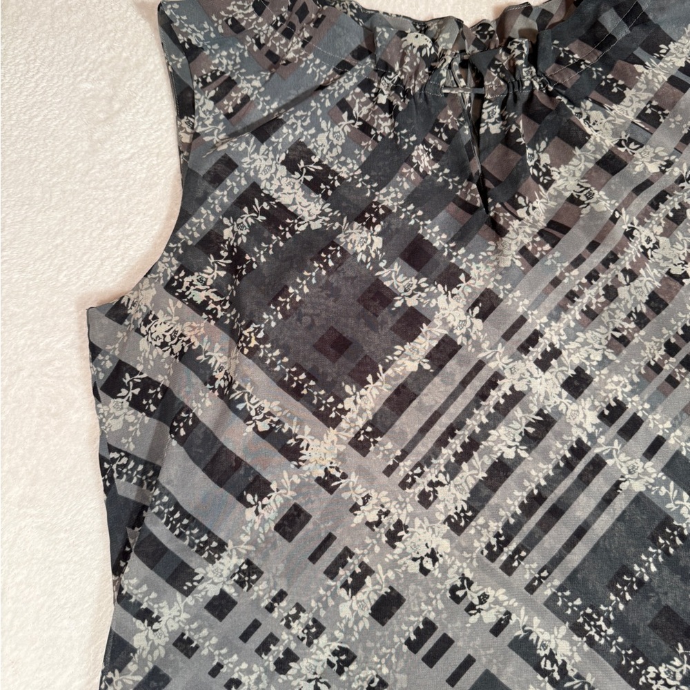CAbi Sleeveless Plaid Floral Blouse Gray Black Lightweight Casual Dressy Top M - Picture 4 of 15